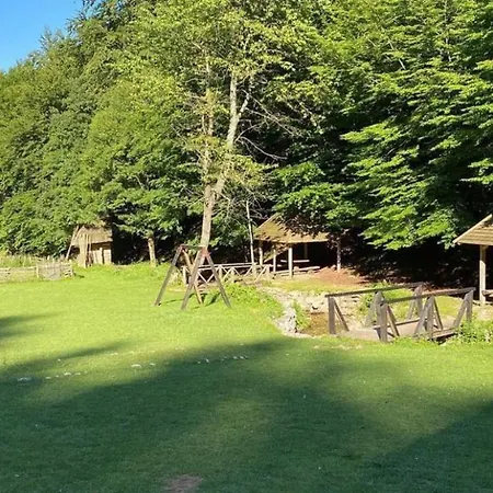 Bjelasnica-villa-treskina Dvorista-apartmani-izletiste-ribnjak 塞拉耶佛