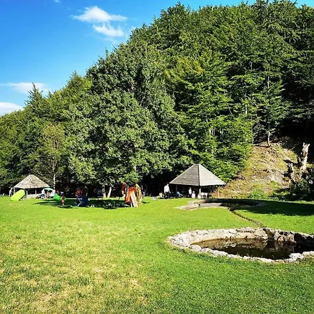 Bjelasnica-villa-treskina Dvorista-apartmani-izletiste-ribnjak 住宿加早餐酒店 塞拉耶佛