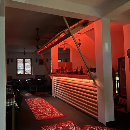 Bjelasnica-villa-treskina Dvorista-apartmani-izletiste-ribnjak 住宿加早餐酒店