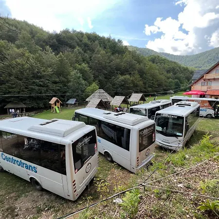 住宿加早餐酒店 Bjelasnica-villa-treskina Dvorista-apartmani-izletiste-ribnjak 塞拉耶佛