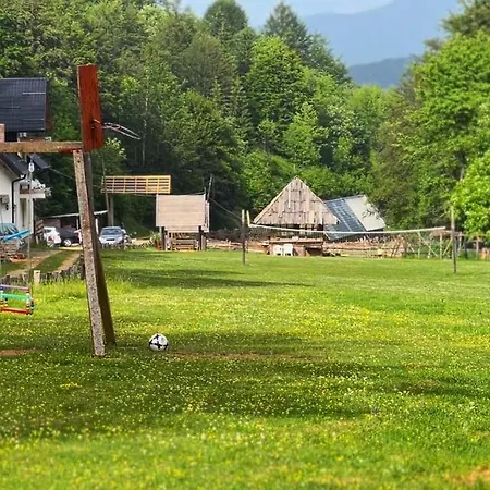 Bjelasnica-villa-treskina Dvorista-apartmani-izletiste-ribnjak 住宿加早餐酒店 *