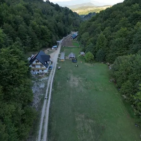 Bjelasnica-villa-treskina Dvorista-apartmani-izletiste-ribnjak 住宿加早餐酒店 *