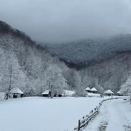 Bjelasnica-villa-treskina Dvorista-apartmani-izletiste-ribnjak 住宿加早餐酒店 塞拉耶佛