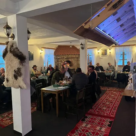 住宿加早餐酒店 Bjelasnica-villa-treskina Dvorista-apartmani-izletiste-ribnjak 塞拉耶佛