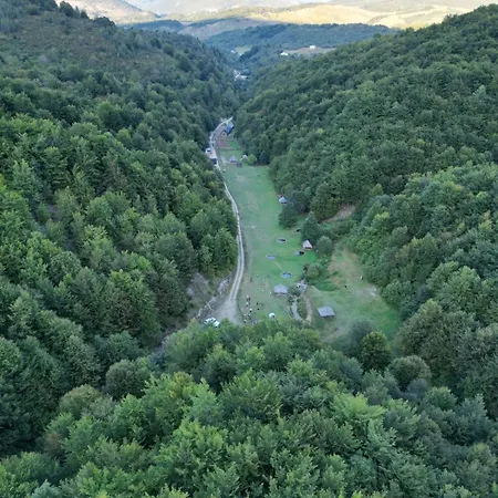 Bjelasnica-villa-treskina Dvorista-apartmani-izletiste-ribnjak 塞拉耶佛